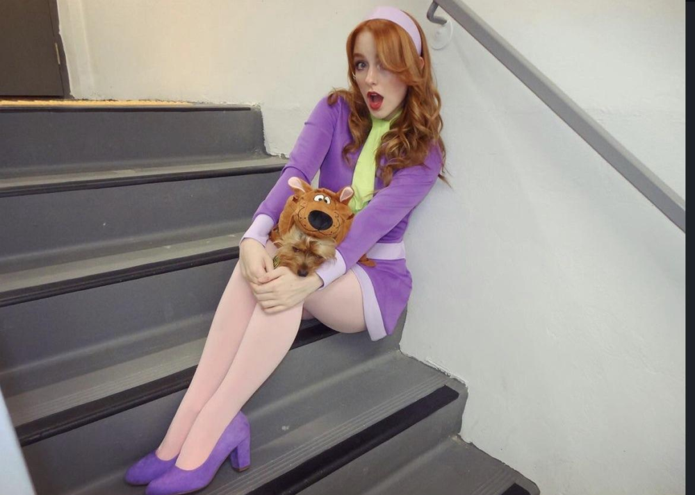 Zdjęcie okładkowe wpisu: Mckenna Grace jako Daphne w aktorskiej wersji Scooby-Doo od Netflixa! Wygląda niesamowicie!