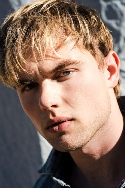 Zdjęcie Garrett Wareing