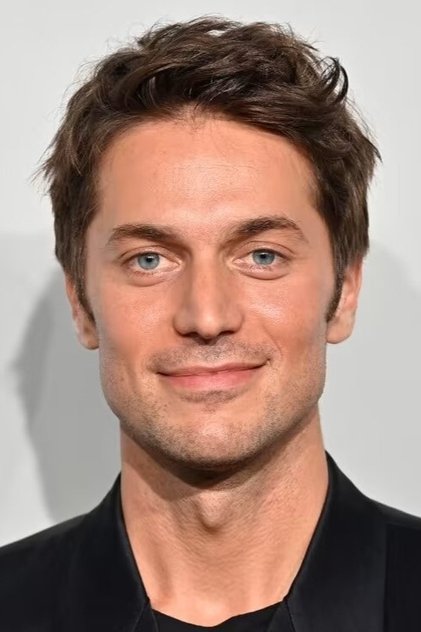 Zdjęcie Lucas Bravo