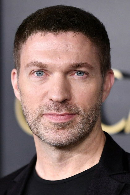 Zdjęcie Travis Knight