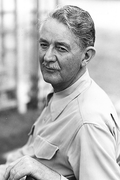Zdjęcie Leonard Carey