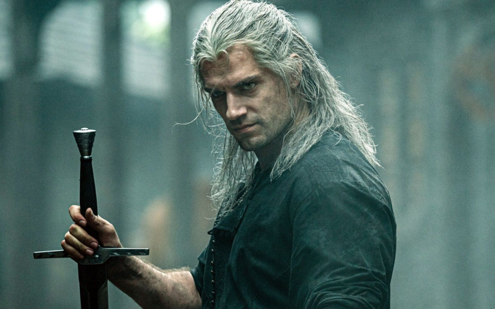 Zdjęcie okładkowe wpisu: Henry Cavill z mieczem na dworcu w Łodzi. Hollywood kręci w Polsce nową wersję kultowego hitu