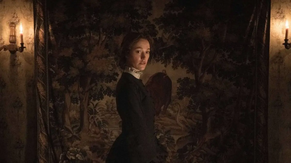 Zdjęcie okładkowe wpisu: Maika Monroe zostaje psychopatyczną guwernantką. Victorian Psycho z brutalnym i absurdalnym zwiastunem