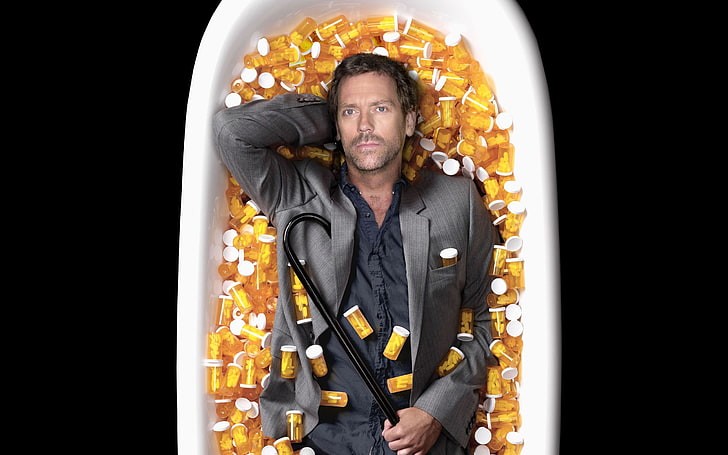 Zdjęcie okładkowe wpisu: Hugh Laurie masakruje hejterkę Dr House’a. Uciszył ją jedną odpowiedzią