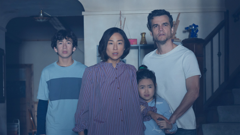 Zdjęcie okładkowe wpisu: Wagner Moura i Greta Lee w serialu Ostatni dom. Netflix pokazuje zwiastun mrocznego sci-fi horroru