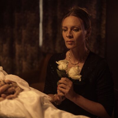 Zdjęcie okładkowe wpisu: Folk horror ÒPI Marty Giec w Konkursie Perspektywy. Nowe zdjęcia filmu z Magdaleną Boczarską