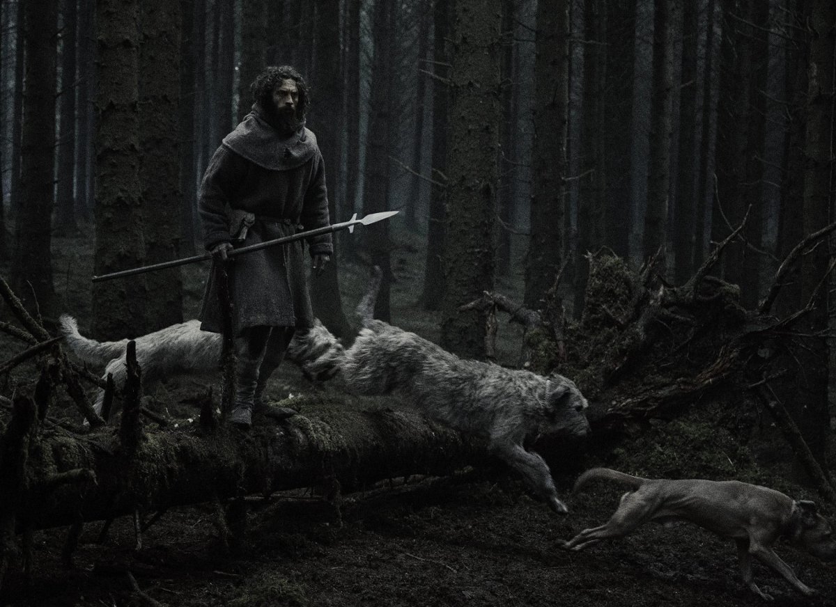 Werwulf Roberta Eggersa otrzymał oficjalny plakat. Zobaczcie przemianę Aarona Taylora-Johnsona