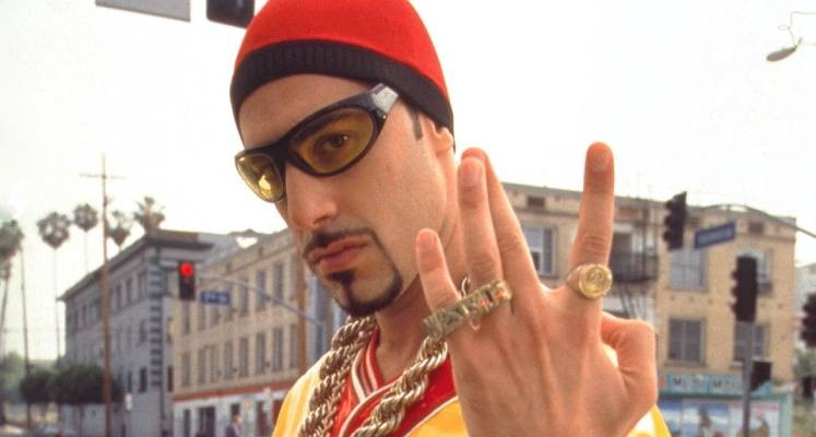 Zdjęcie okładkowe wpisu: Sacha Baron Cohen powraca jako Ali G! Po latach zakończył zdjęcia do tajnego filmu