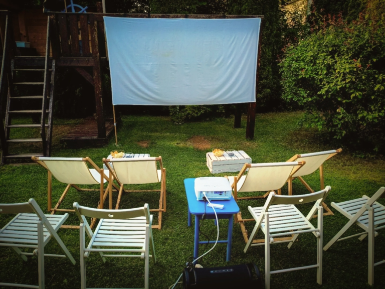 Wydrukuj zestaw na filmowy wieczór! Karty do głosowania, bilety i niezawodna drukarka